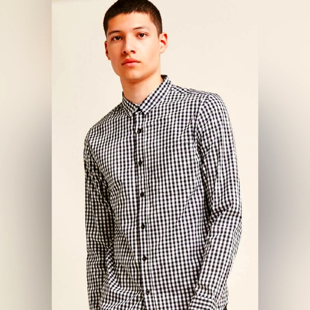 Forever21 Men's buttoned down checkered shirt